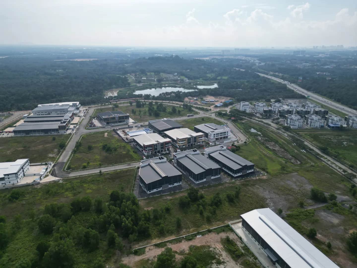 Semi-D Factory for Sale in Serenia City — Tenanted, Instant Return (Cipta 3, Freehold)