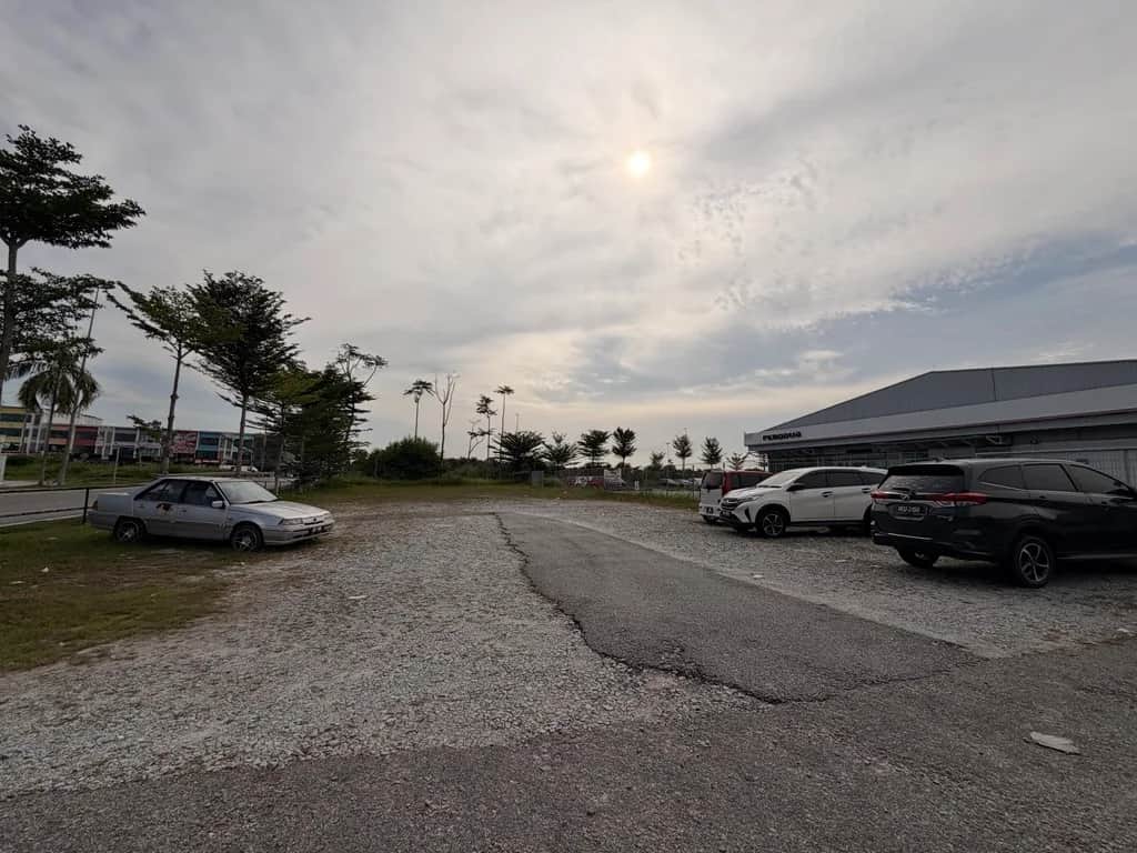 Car Showroom & Service Centre for Rent in Kota Warisan, Sepang 22
