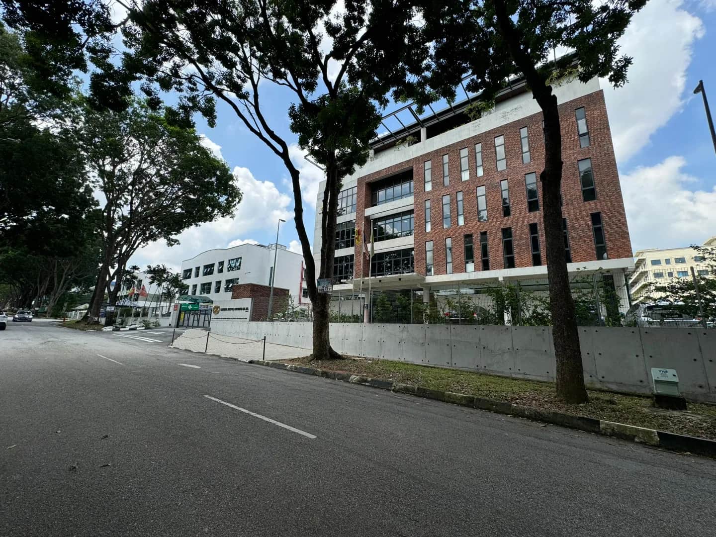 3 Storey Commercial Building Suitable For Car Showroom 1
