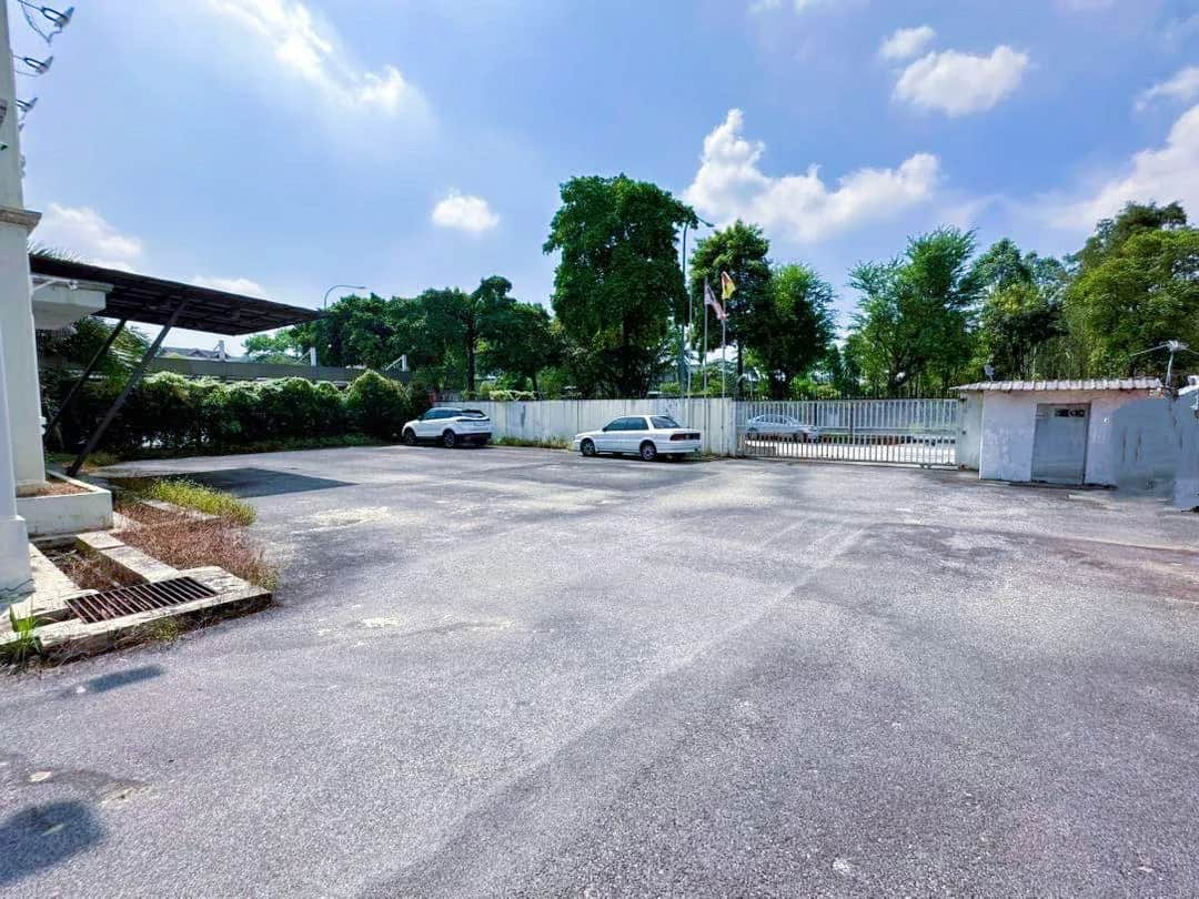 DETACHED WAREHOUSE FOR RENT @ NORTH PORT 2