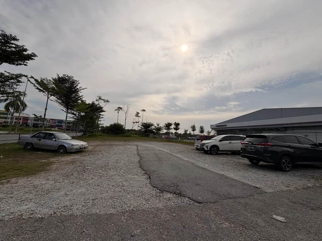 Car Showroom & Service Centre for Rent in Kota Warisan, Sepang 21