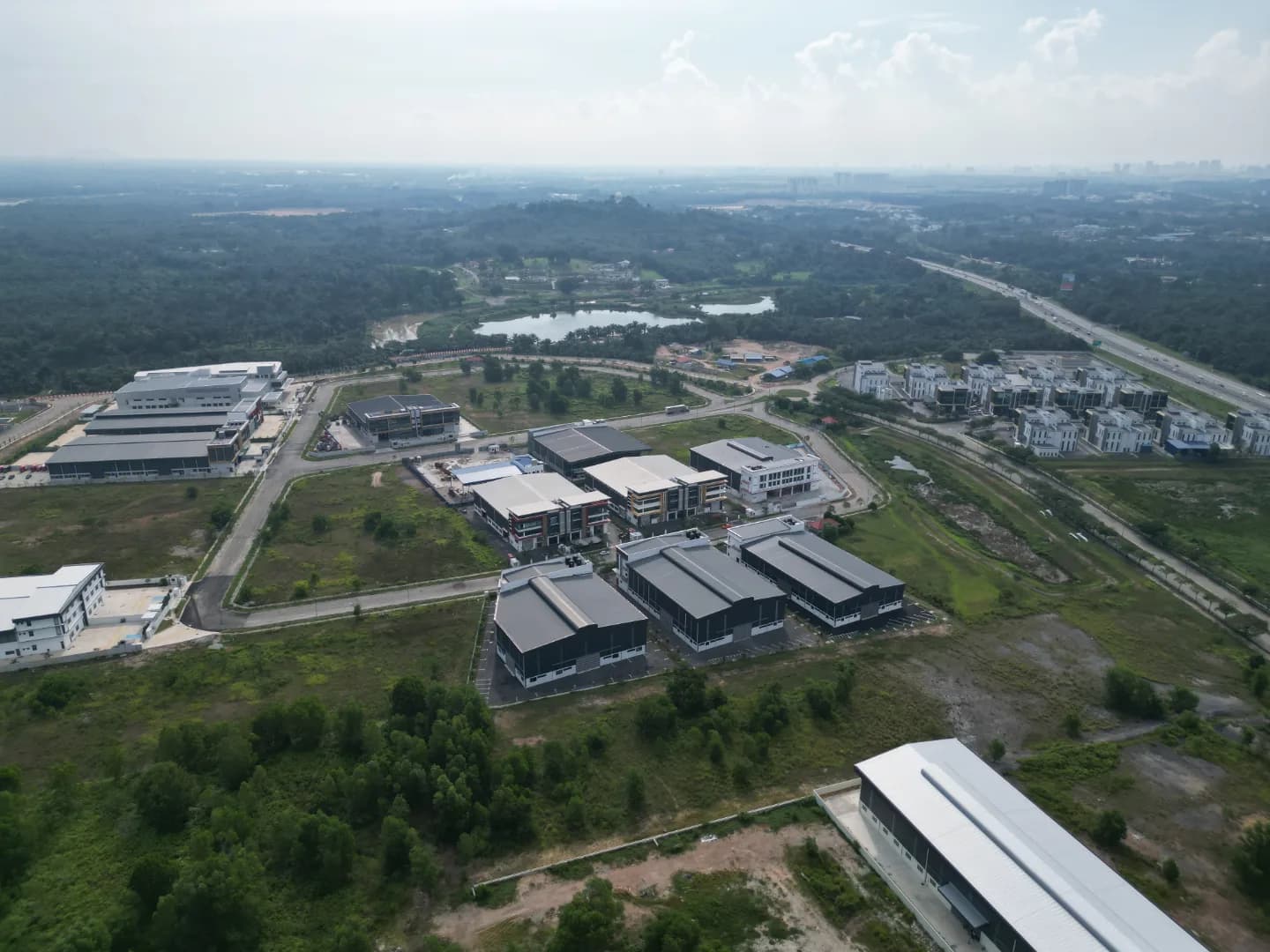 Semi-D Factory for Sale in Serenia City — Tenanted, Instant Return (Cipta 3, Freehold) 1