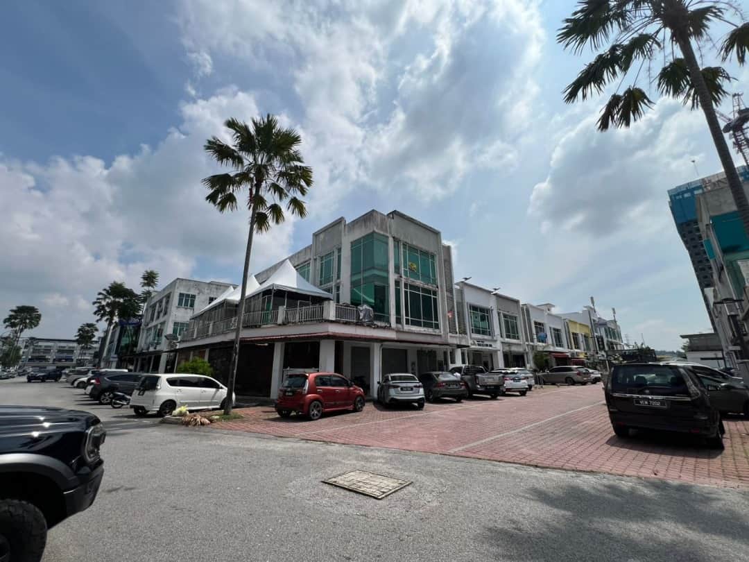 Car Workshop for Rent in Taman Equine, Seri Kembangan, Selangor 1