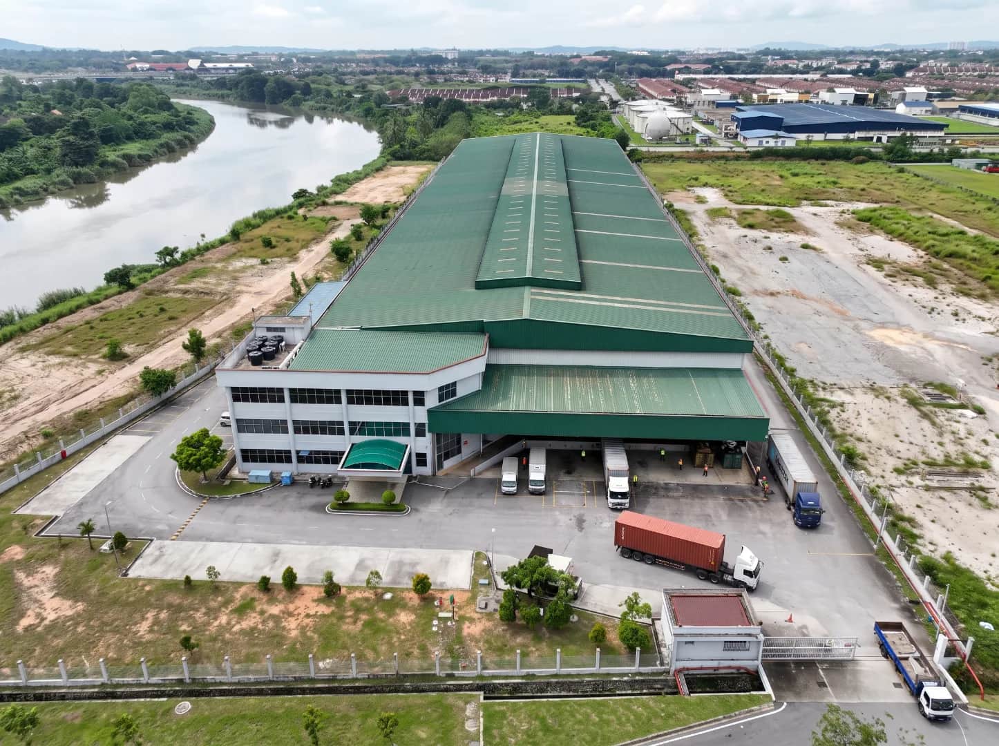 Detached Warehouse for Rent in Section 23, Shah Alam – 156,060 sq ft, 22 Loading Bays 9