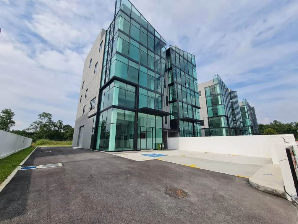 4.5 Storey Semi D Factory Corner For Rent @ Novus Business Park 2