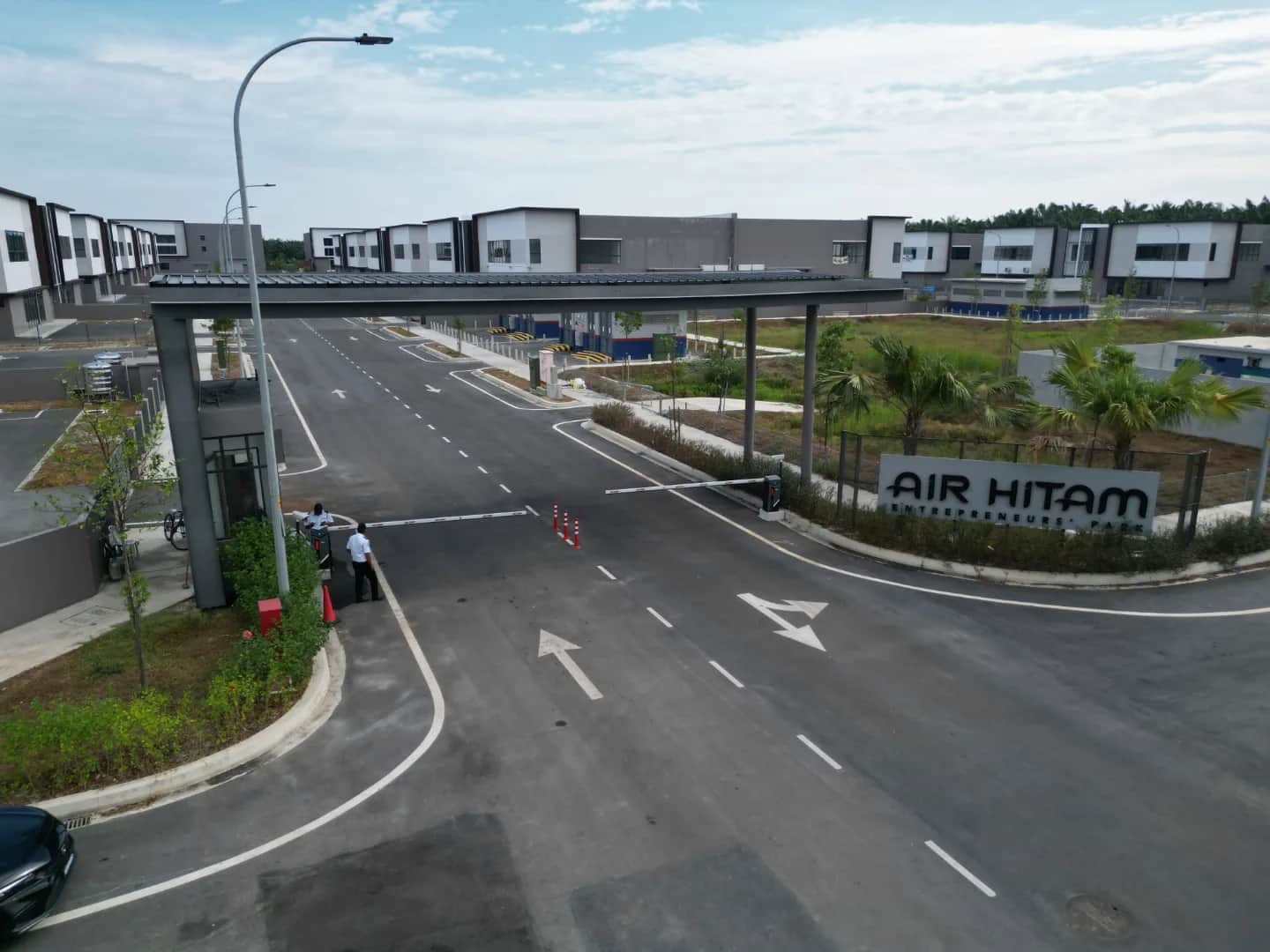 Semi-Detached Factory for Sale in Klang (Freehold, 27.5ft Ceiling, Gated, New Launch) 3