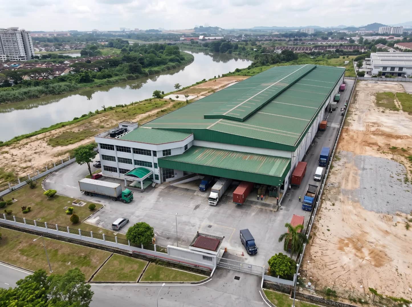Detached Warehouse for Rent in Section 23, Shah Alam – 156,060 sq ft, 22 Loading Bays 6