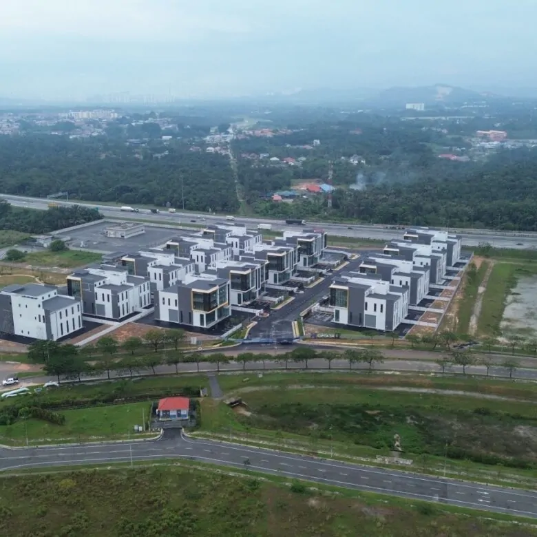 Semi-D Factory for Sale in Serenia City, Sepang (9,000 sqft) - 3