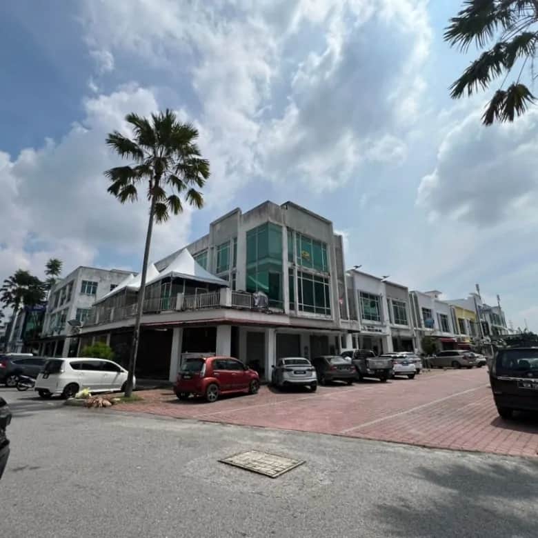 Corner Shoplot Office for Rent in Taman Equine, Seri Kembangan - 1