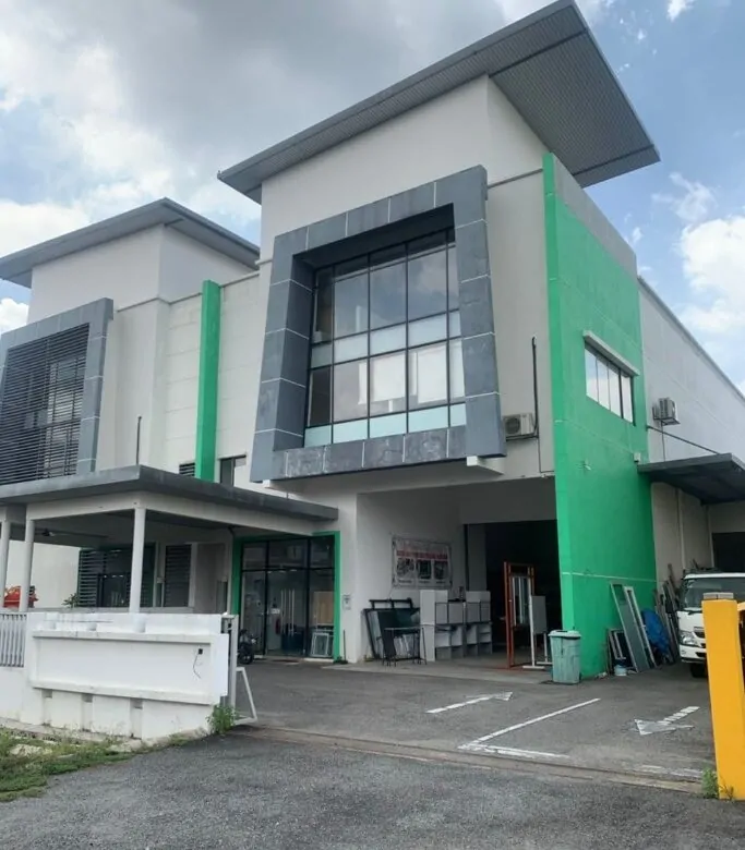 2.5 Storey Semi-D Factory for Sale in Beranang, Selangor - 1