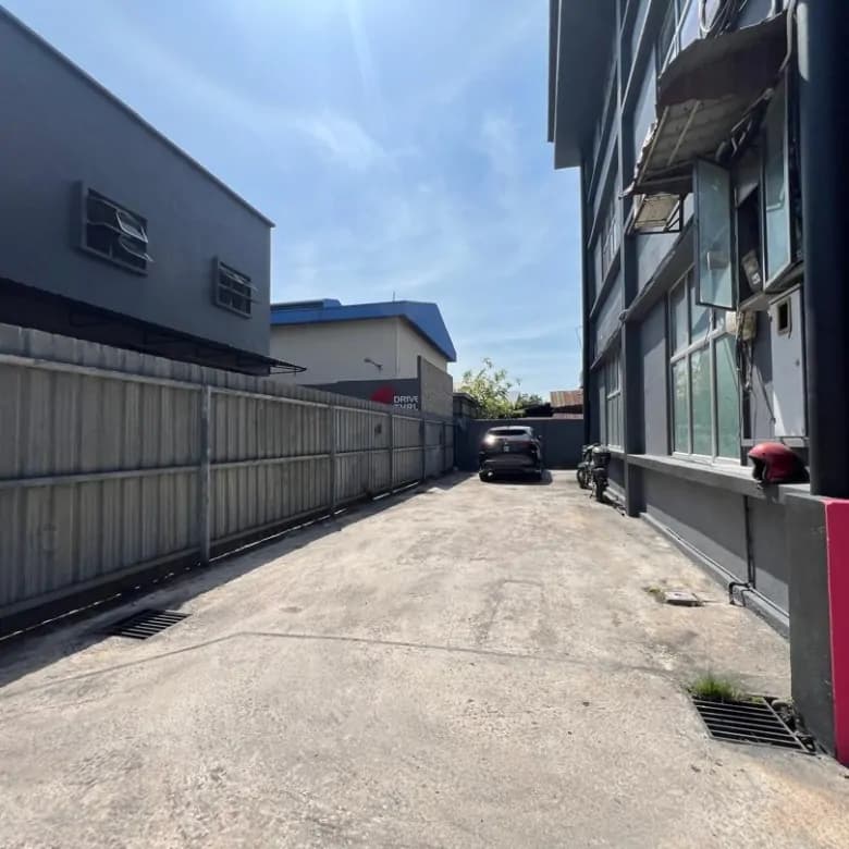 Showroom with Existing Building for Sale in Chan Sow Lin, KL - 4