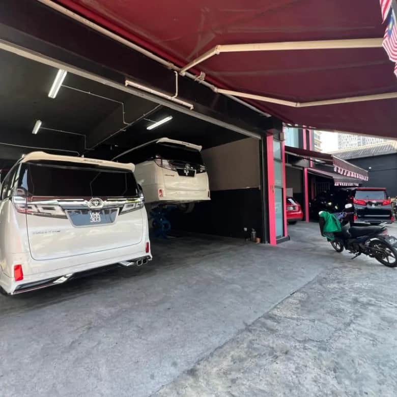 Showroom with Existing Building for Sale in Chan Sow Lin, KL 1