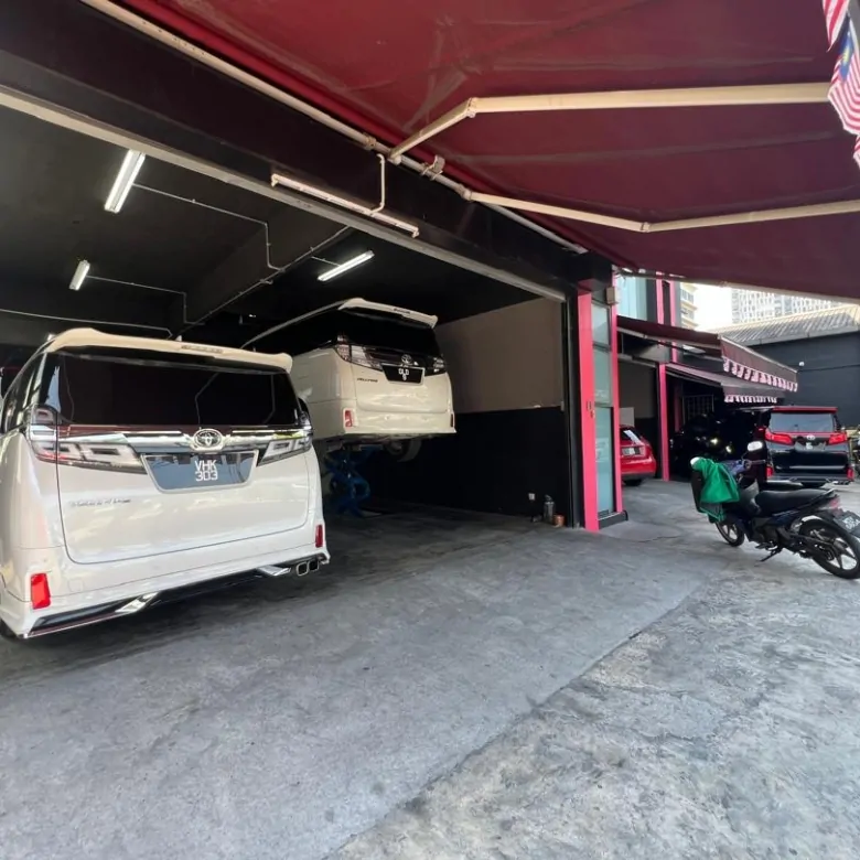 Showroom with Existing Building for Sale in Chan Sow Lin, KL - 1