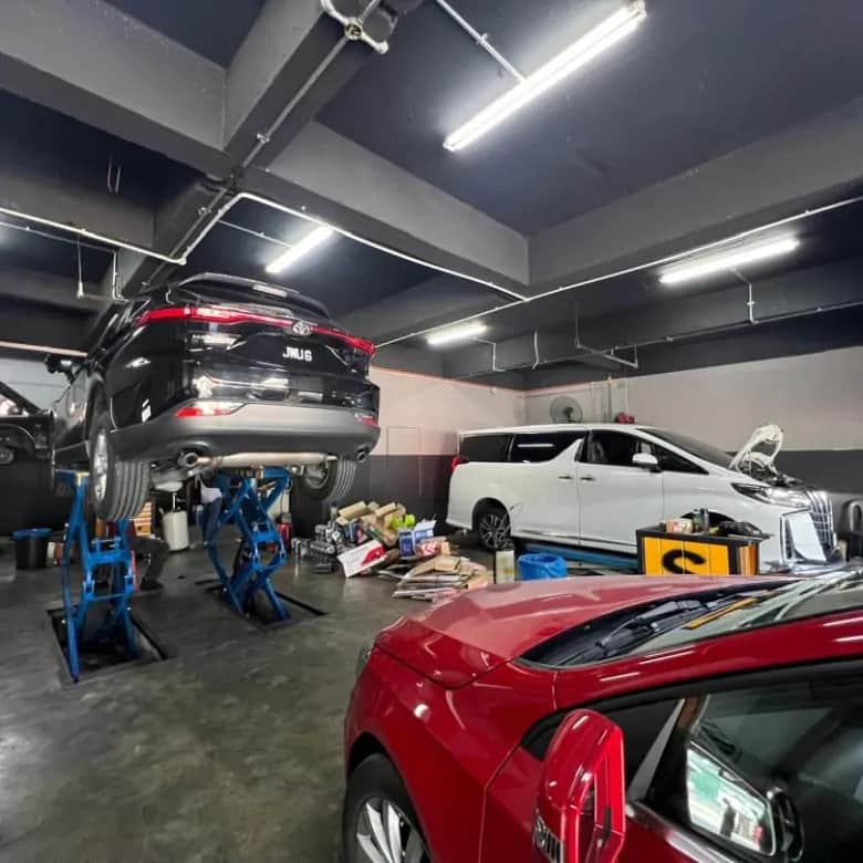 Showroom with Existing Building for Sale in Chan Sow Lin, KL 3